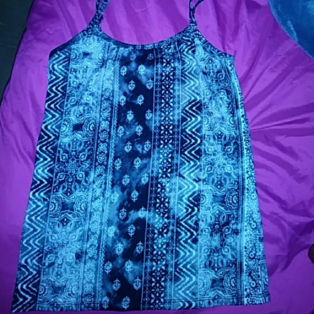 B&W pattern top